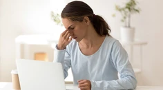 S astigmatizmom sa rodí mnoho ľudí. Môžete sa ho však navždy zbaviť