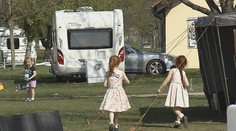 Kočovní Íri už táboria na Seneckých jazerách. Prišli o niečo skôr