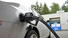Expert: Odchod Emirátov z OPEC môže zlacniť palivá pre vodičov, má to však zásadný háčik