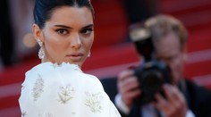 Do Cannes prišla Kendall Jenner. V týchto šatách strhla všetku pozornosť