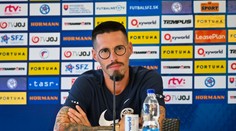 Hamšík sa prvýkrát objavil na zraze reprezentácie v novej pozícii. Pre klubové povinnosti chýbalo viacero opôr