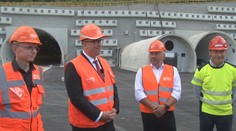 Pokrok v stavbe diaľnice D1, tunel Višňové už má hotovú vozovku. Posilnila sa aj železničná doprava