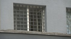 Muž, ktorého našli mŕtveho v cele v Bratislave, bol podozrivý z týrania. Údajne ho udusil spoluväzeň