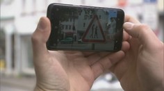 Nová dopravná značka pre chodcov so smartfónmi: Niekde zaviedli aj pokuty