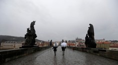 Ruskí diplomati, ktorých vyhostilo Česko, opustia Prahu v nedeľu