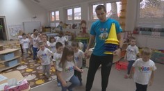 Pohyb a mozog idú ruka v ruke. Kondičný tréner radí, ako často by sa mali hýbať školáci