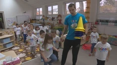 Pohyb a mozog idú ruka v ruke. Kondičný tréner radí, ako často by sa mali hýbať školáci