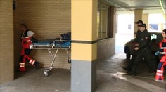 Agresivita za volantom. Colník vraj zmlátil muža v aute