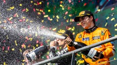 Veľký víkend Piastriho, jazdec z McLarenu ovládol Bahrajn. Verstappen sa opäť sťažoval na brzdy