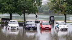 Silný dážď v Bratislave výrazne skomplikoval dopravu. Neprejazdných je viacero ulíc