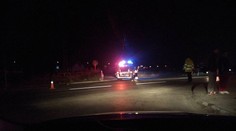 Chodec neprežil zrážku s autom. V tmavom oblečení vošiel na nebezpečnú cestu