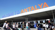 Asi dve stovky Slovákov čakali na odlet z tureckej Antalye vyše 24 hodín. Oznámili im, že sa pokazilo lietadlo