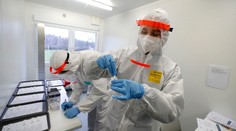 Hygienici potvrdili, že medzi infikovanými omikronom sú aj ľudia s tromi dávkami