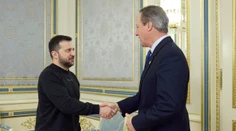 David Cameron sa na prvej zahraničnej ceste stretol na Ukrajine s Volodymyrom Zelenským