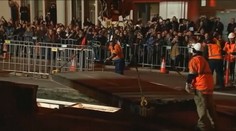 Austrálsky aktivista sa nechal zaživa pochovať pod rušnou cestou, Aborigéni ho vysmiali