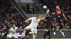 Neapol zdolal Atalantu a zvýšil náskok. Giroud v závere rozhodol i dostal červenú kartu