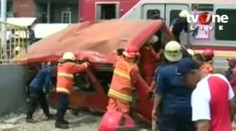 Indonézia: Zrážku osobného vlaku s minibusom neprežilo najmenej 14 ľudí