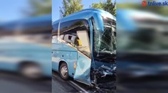 FOTO a VIDEO: Nehoda na Orave mohla byť veľkým nešťastím. Autobus išiel po deti na školský výlet