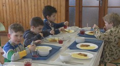 Stravovacie návyky detí v školách sa budú meniť. Zdravé potraviny sa dostanú aj do učiva