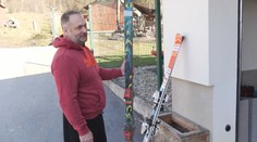 Na Jána spadol strom, amputovali mu nohu. Po rokoch mu svitá nádej na zázrak