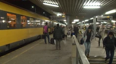 Na konkurenčný boj na železnici doplácajú cestujúci. Vlaky na seba nečakajú