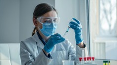 Európa hlási prvý prípad nebezpečného vírusu u človeka. Skončil v nemocnici