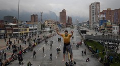 FOTOGRAFIE TÝŽDŇA: Divoká rodeo show, mesto pokryté toxickou penou či kráľ bulldogov