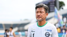 Ťahá mu na 60, no končiť sa nechystá. Najstarší profesionálny futbalista na svete podpísal nový kontrakt