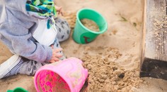 Hrôza na ihriskách: Deti sa hrali v piesku s jedovatým azbestom, rodičia v panike