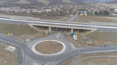 Obchádzanie mosta je minulosťou. Časť R1 pred Lučencom je po polroku konečne plne prejazdná