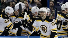 Boston Bruins so Zdenom Chárom vyhrali prvý zápas na ľade Tampy Bay Lightning
