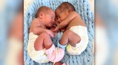 VIDEO: Dvojčatá dali po narodení do jednej postieľky. Ich reakcia vás chytí za srdce