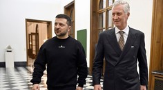 Zelenskyj daroval belgickému kráľovi úlomok zostreleného ruského lietadla