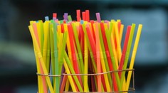 Trump spečatil ďalší sľub. Americká administratíva sa vracia k používaniu plastových slamiek