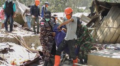 Trosky pochovali aj šesťčlennú rodinu. Po výbuchu sopky na indonézskom ostrove Flores nastala panika