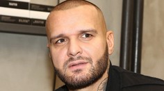 Fanúšik vulgárne vynadal Rytmusovi. Od rapera za to dostal výchovnú facku