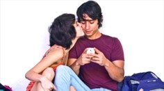 Dnešná mládež začína so sexom skôr, rodičia si to často ani nevšimnú