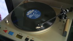 Platne sú opäť v kurze. V čom sú lepšie ako CD-čká?