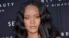 To sú ale bomby! Rihannine prsia v kožených minišatách kričali o pomoc