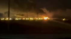 VIDEO: Drony zasiahli ropnú rafinériu v ruskom Novošachtinsku. V závode vypukol rozsiahly požiar