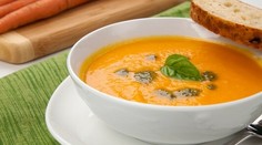 Mrkvová polievka s bazalkovým olejom