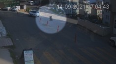 VIDEO: Žena šla nakupovať, zabudla zabrzdiť kočík. Bábätko sa tak rútilo dole cestou