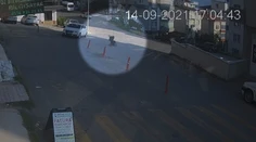 VIDEO: Žena šla nakupovať, zabudla zabrzdiť kočík. Bábätko sa tak rútilo dole cestou