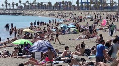 Kúpacia sezóna sa na juhu Španielska začala mimoriadne skoro. V niektorých mestách mali tropické noci