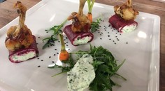 Palacinky s červenou repou,  ricottou  a medvedím cesnakom