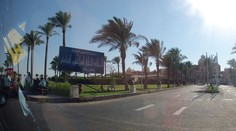 Pri známej dovolenkovej destinácii v Egypte zachraňovali turistov z horiacej lode