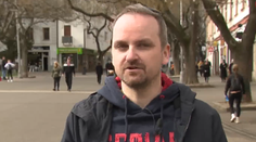 Roztancuje celé námestie či ulicu. Jaroslav organizuje skupinové tance, do ktorých sa môžete zapojiť aj vy