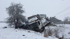 Vo Fiľakovských Kľačanoch sa zrazil kamión s autom, nehodu neprežila spolujazdkyňa