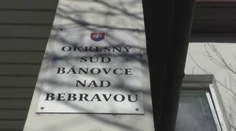 Roky si myslela, že jej manžel je mŕtvy. Súd v Bánovciach nad Bebravou ho dnes mal oživiť