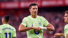 Barcelona uzavrela skvelú sezónu víťazstvom. Lewandowski pokoril magickú stovku